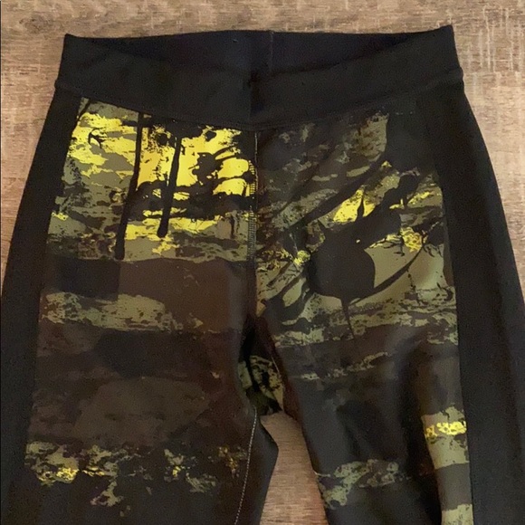 Adidas Small Climalite Capri Leggings - Picture 4 of 5